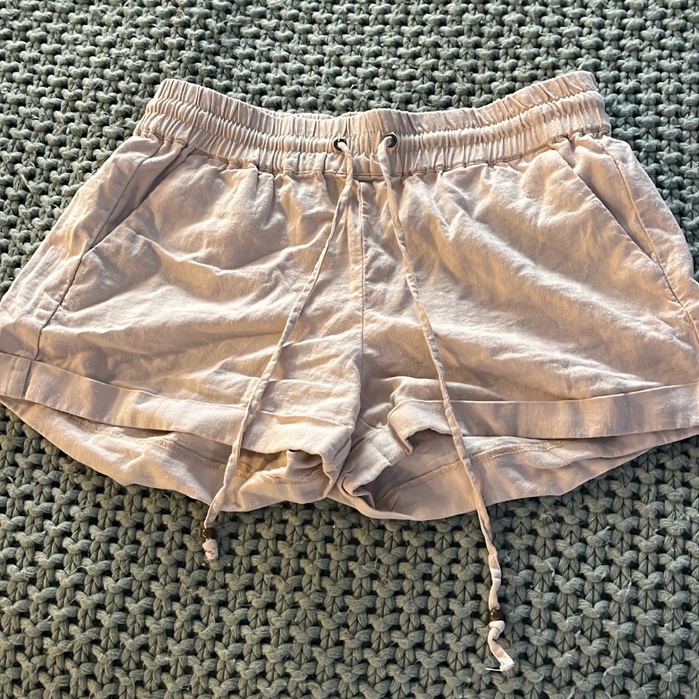 Love Tree tan cargo shorts, size medium.